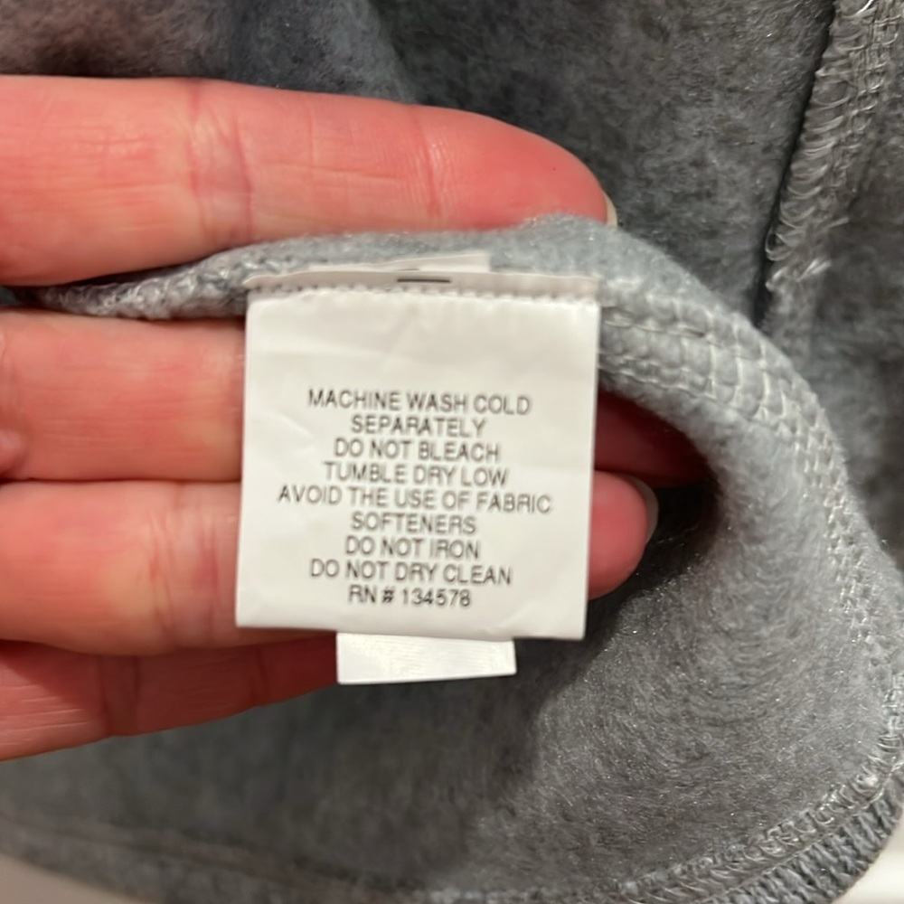 Vineyard Vines NWOT boys gray knit/fleece vest size Small, Perfect condition. - Picture 6 of 8